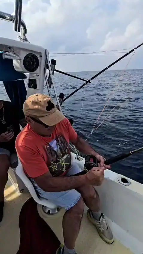 Tour con pesca y atardecer en embarcación Ondina frente al Pacífico